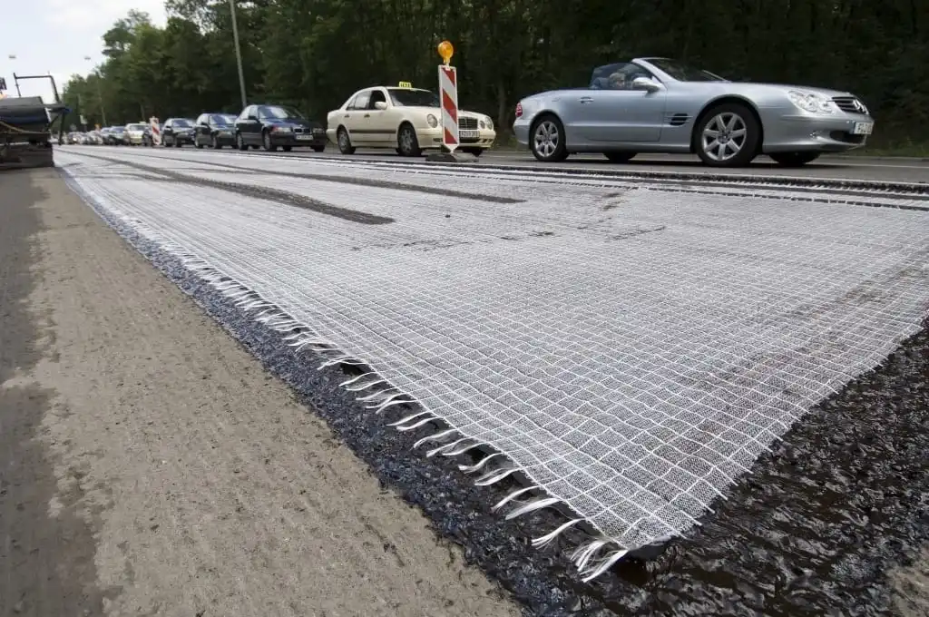 Đường kết hợp Bi-axial Fiberglass Geogrid với Geotextile không dệt để củng cố đất / vật liệu xây dựng đường 8