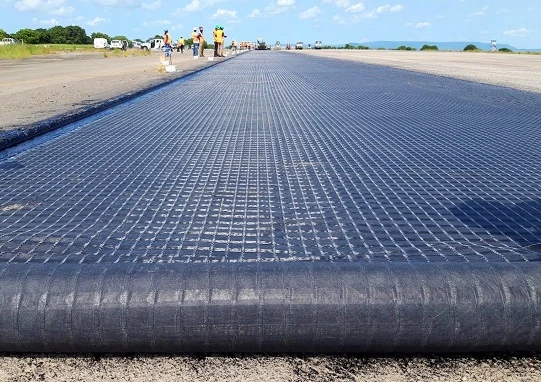 Đường kết hợp Bi-axial Fiberglass Geogrid với Geotextile không dệt để củng cố đất / vật liệu xây dựng đường 10