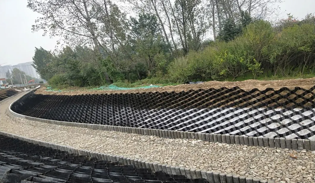 Hệ thống vật liệu lưới sỏi HDPE Đường lái xe Geocell kết cấu Để tăng cường đường 12