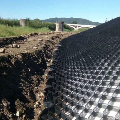 HDPE Geocell nhựa mịn có kết cấu 1.1mm đến 1.8mm Độ dày cho đường cao tốc