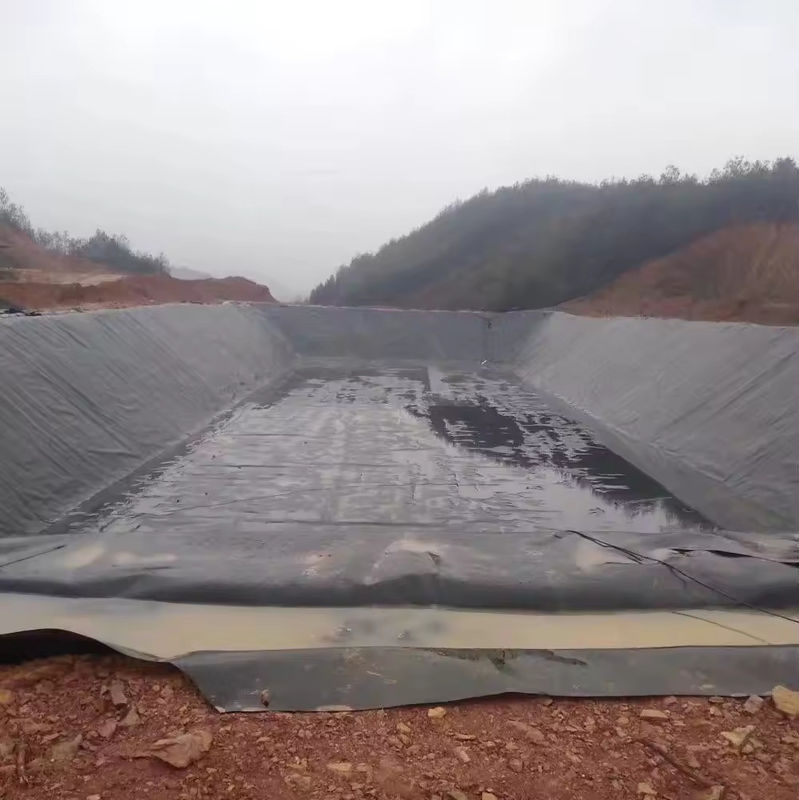 Bộ phim đen lâu dài chống tia cực tím Geomembrane Liner Pond Fish Farm cho sử dụng hồ nhân tạo đập