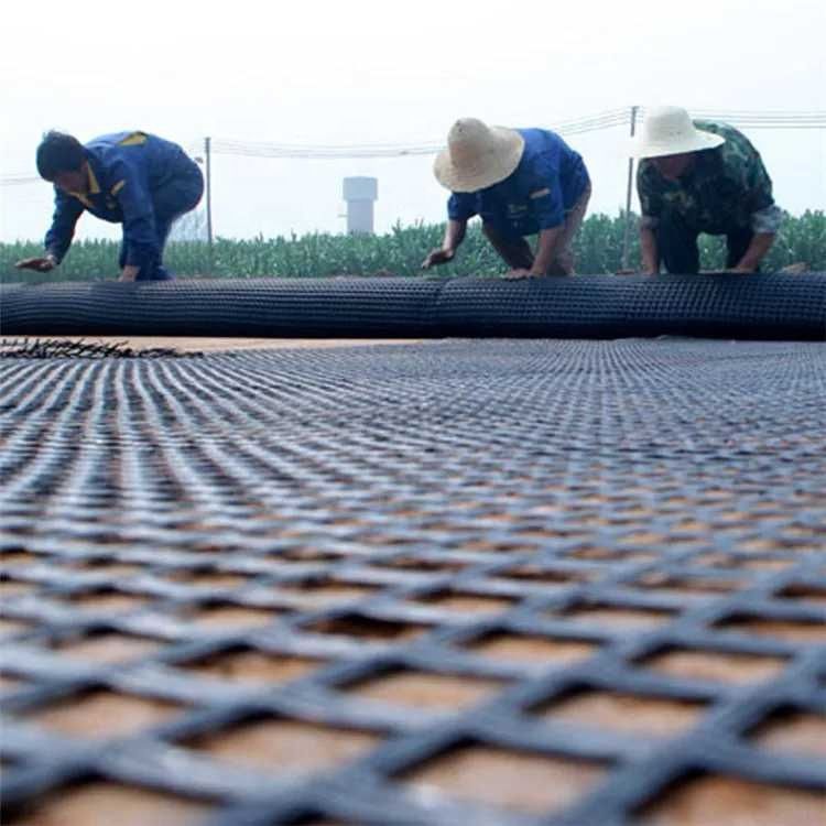 Độ bền kéo cao Biaxial Plastic Mesh 30kN / m Đen PP / PET Geogrid cho tăng cường đất và ổn định đường