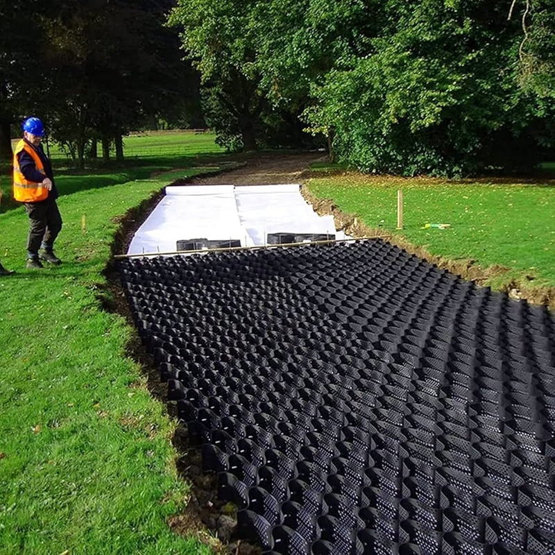 Ô địa kỹ thuật HDPE bền bỉ Bề mặt nhẵn Ô địa kỹ thuật HDPE cho Đường lái xe Kiểm soát xói mòn cho Mái dốc Hỗ trợ tường chắn