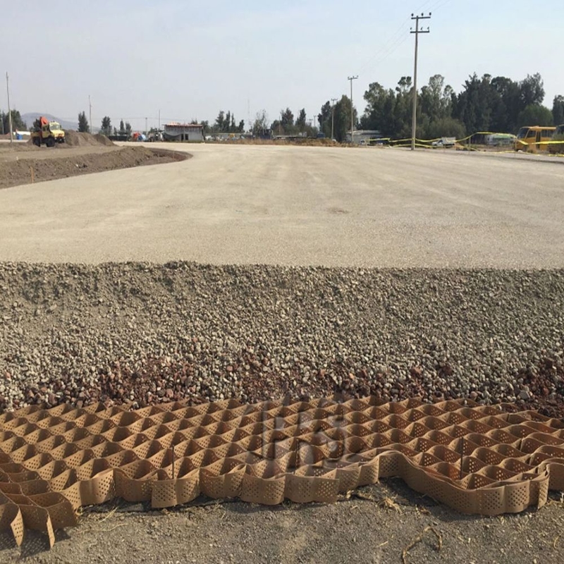 Ô địa kỹ thuật HDPE bền bỉ Bề mặt nhẵn Ô địa kỹ thuật HDPE cho Đường lái xe Kiểm soát xói mòn cho Mái dốc Hỗ trợ tường chắn