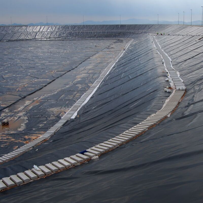 Màng địa kỹ thuật HDPE công nghiệp 0.75mm cho ứng dụng chống thấm lót ao nuôi cá, đập, bãi chôn lấp